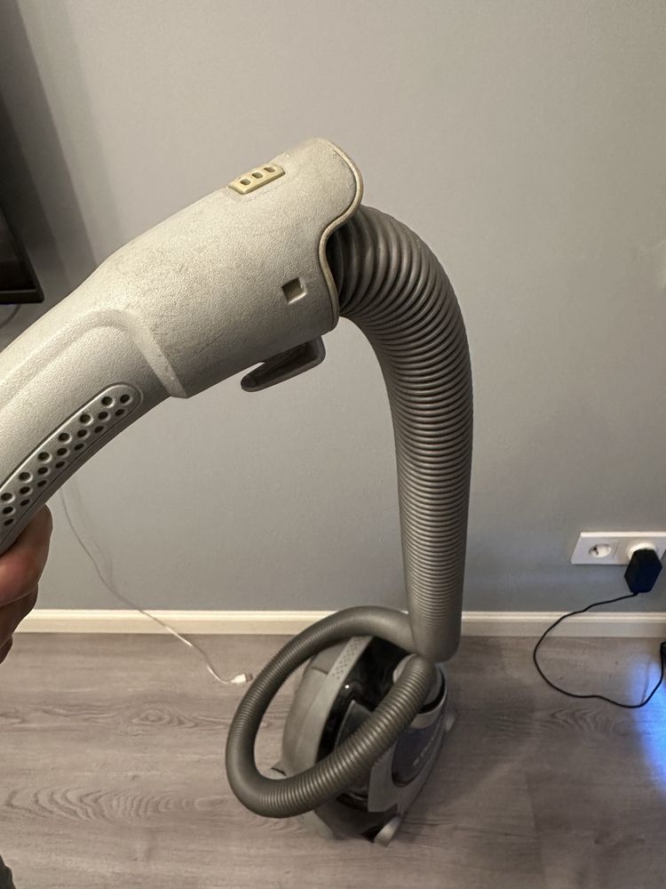 Продам полностью рабочий пылесос Electrolux