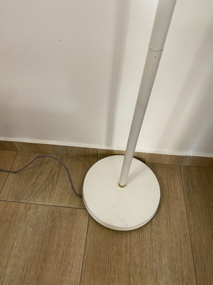 Aparat electric barbierit PHILIPS. Veioză de podea cu picior înalt