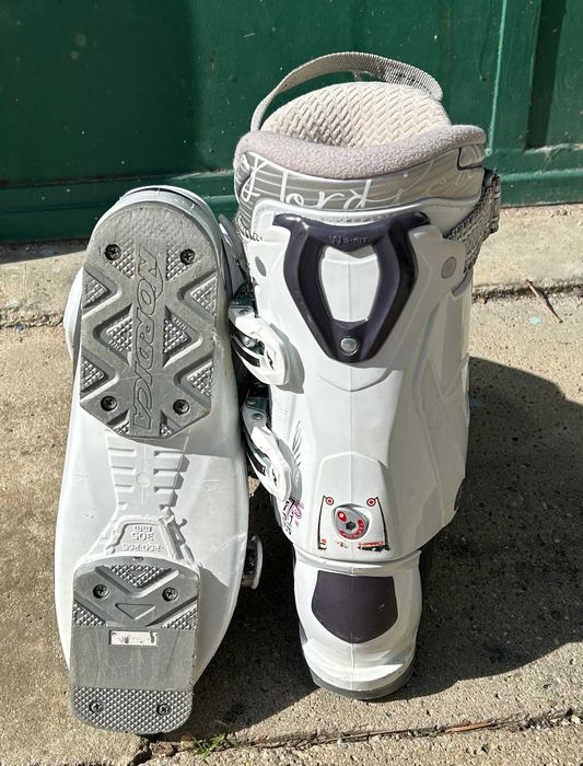 Clăpari damă Nordica Comfort Fit - Mărimea 26.5 (EU 40)