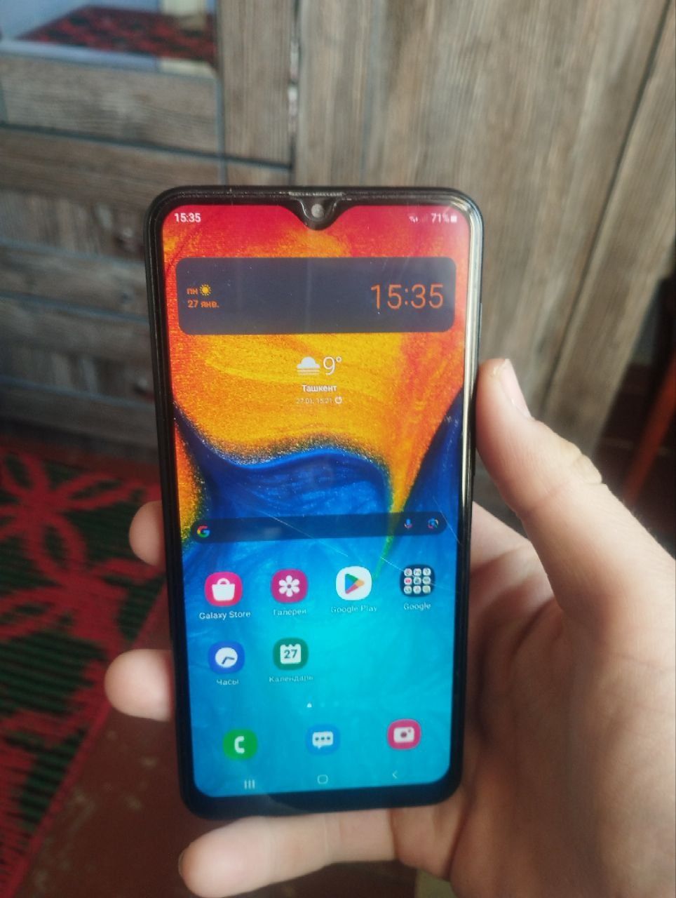Samsung A 20 yaxshi holatda