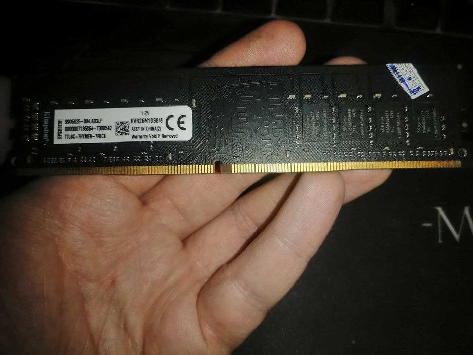 Продам озу 8gb DDR4 Kingston