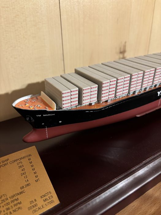 Макет на кораб с кутия