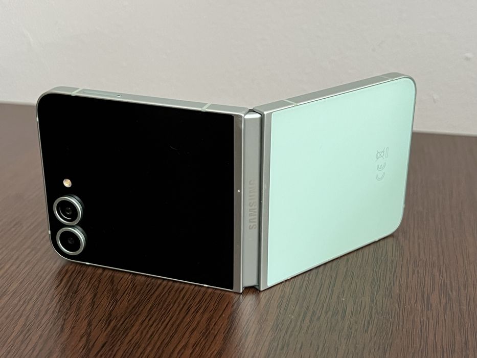Amanet Royal CB: Samsung Z Flip 6 ca nou 12gb ram 256gb stocare