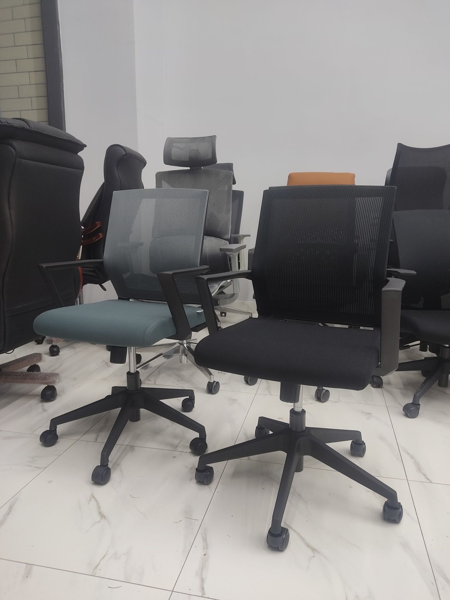 Офисное кресло для руководителя и персонала модель 6033С