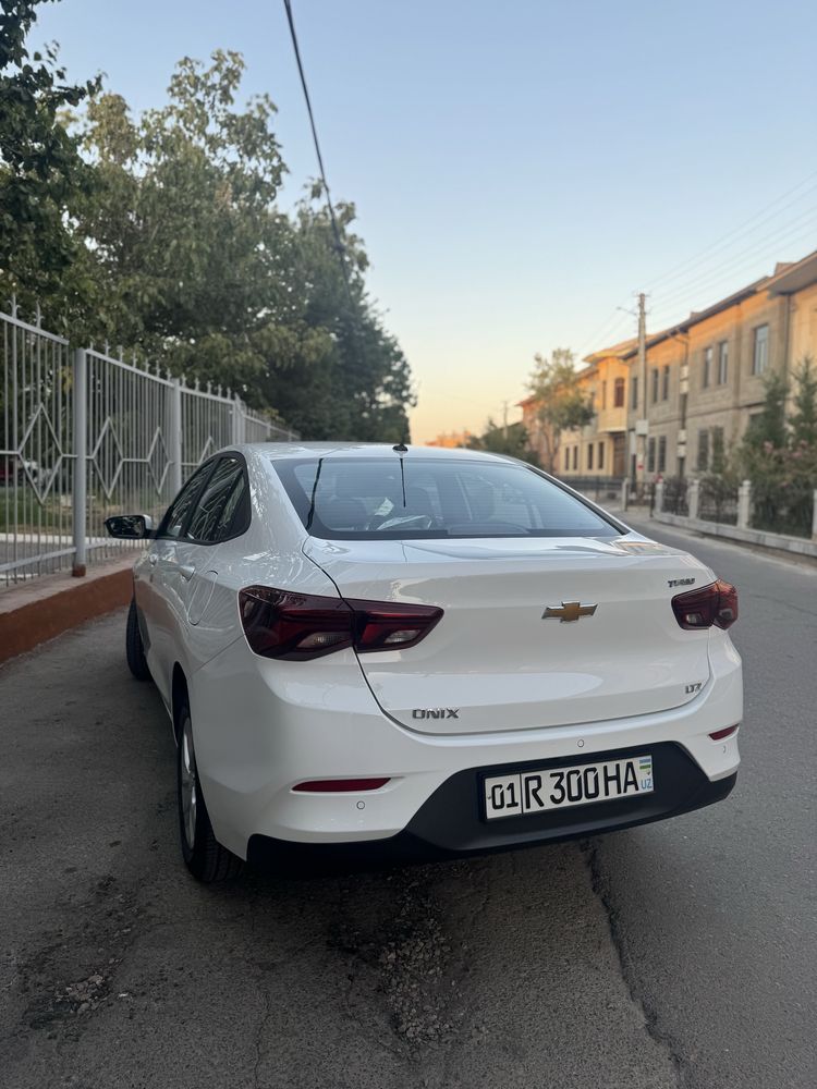 Автомобиль Onix.