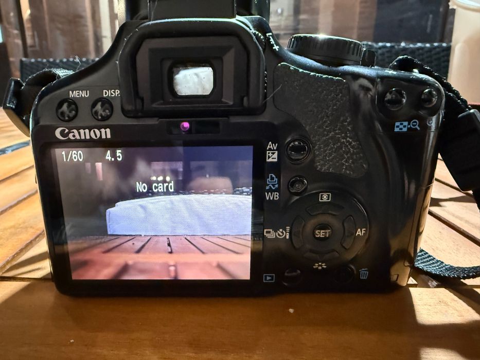 Vând cameră foto DSL Canon XSi