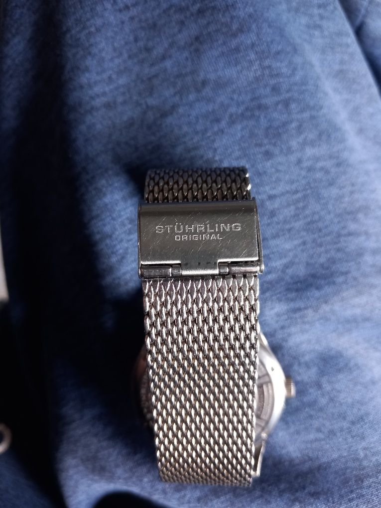 Продавам автоматичен часовник Stuhrling
