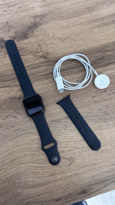 Срочно продаю Часы apple watch se 1