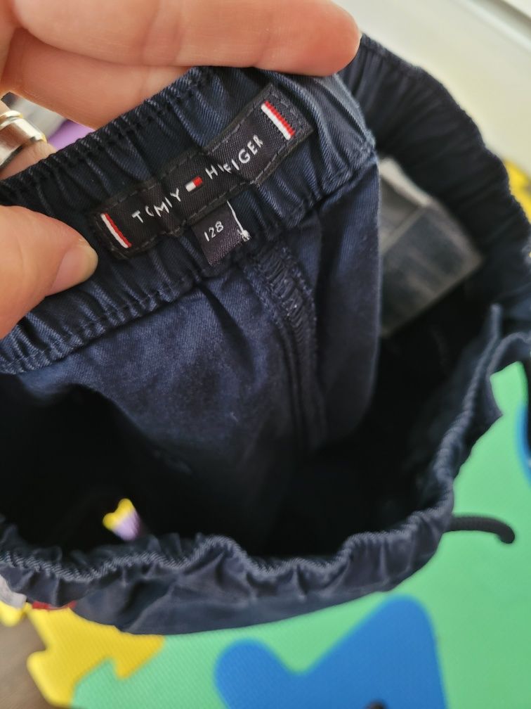 Pantaloni scurți Tommy Hilfiger 8 ani