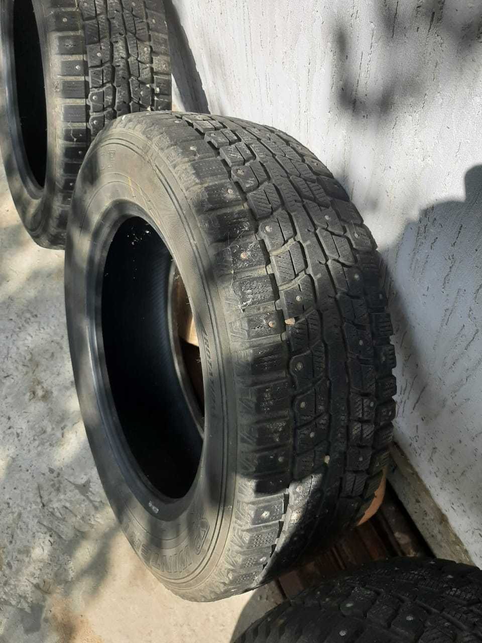 Шины Dunlop 225-65 на 17 зимние (шипованые)