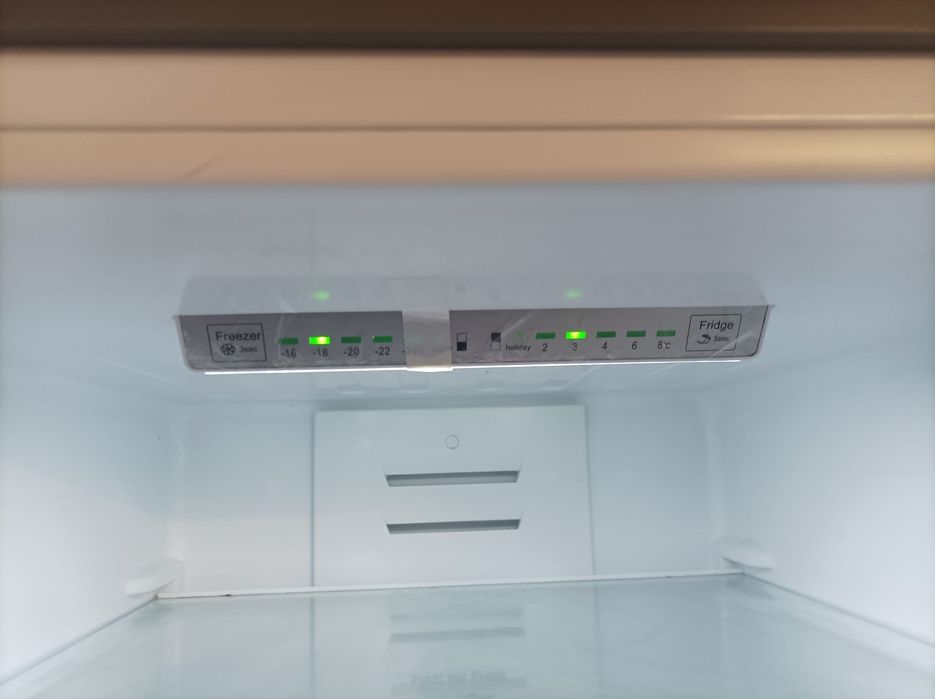 Хладилник с фризер
