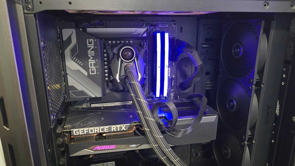 Компютър I9-13900к с доста периферия