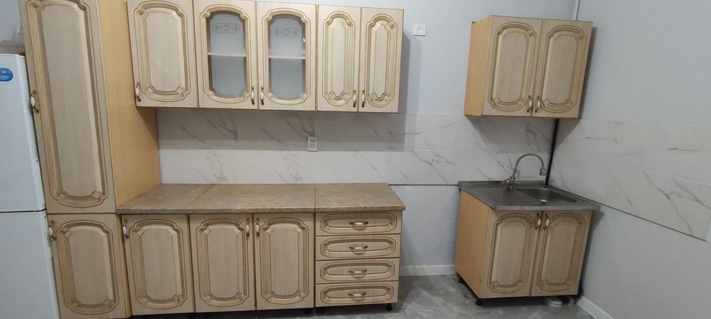 Срочно продам кухонный гарнитур.