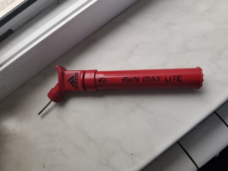 Pompă profesională cu acțiune dublă pentru mingii