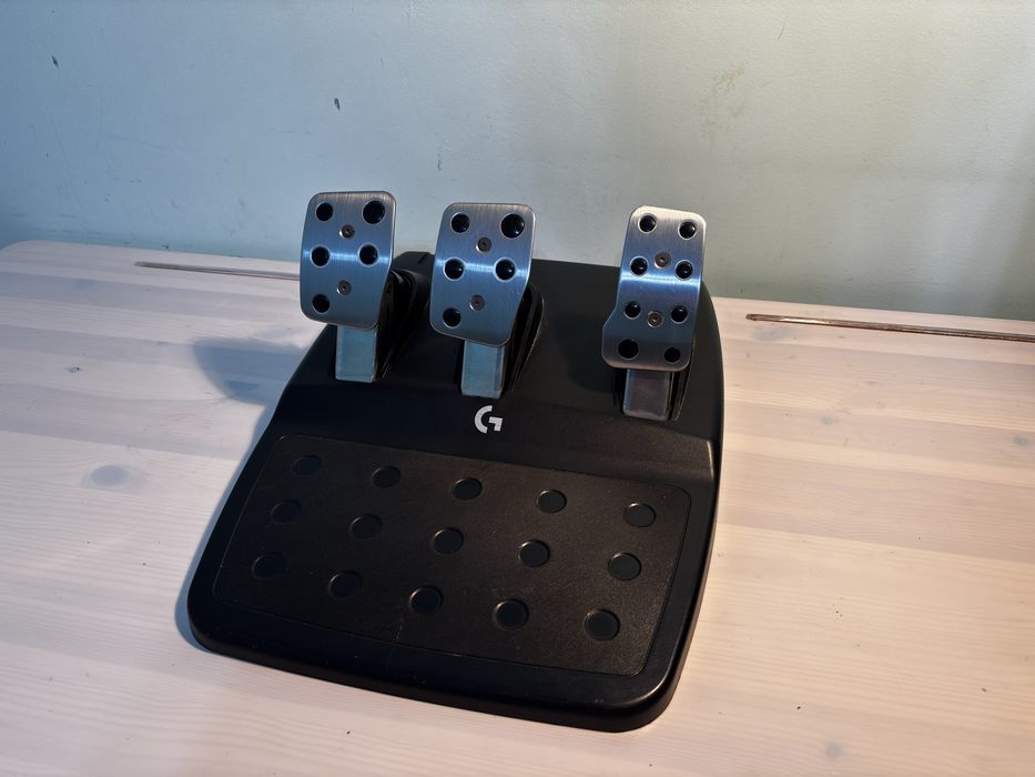 Volan Logitech G923 Racing Wheel and Pedals for PS5/PS4/PC