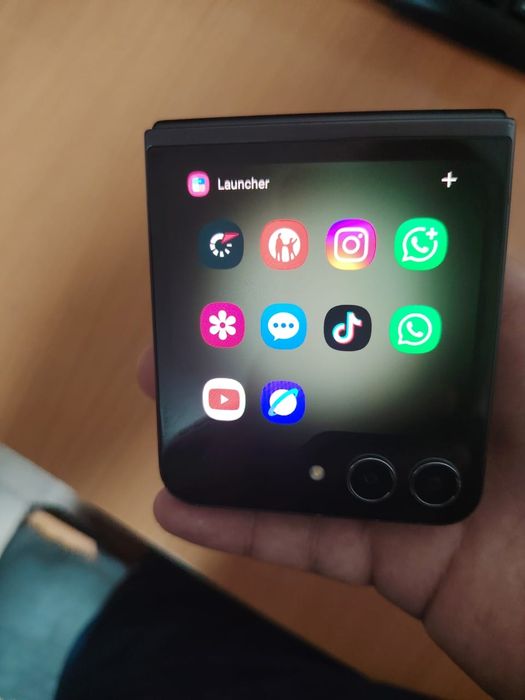 Samsung z flip5 смартфон