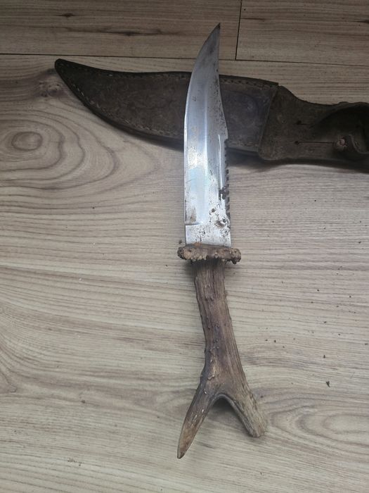 De vânzare cuțit vanatoare