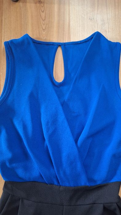 Дамски ефектен гащеризон с ластик на талията и деколте