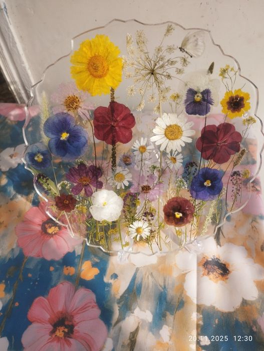 Панно картина из настоящих цветов и эпоксидной смолы