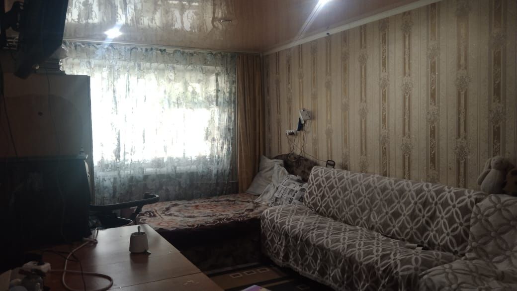 Продаётся квартира в доме №3. Да, подходит под магазин и студию 1 этаж