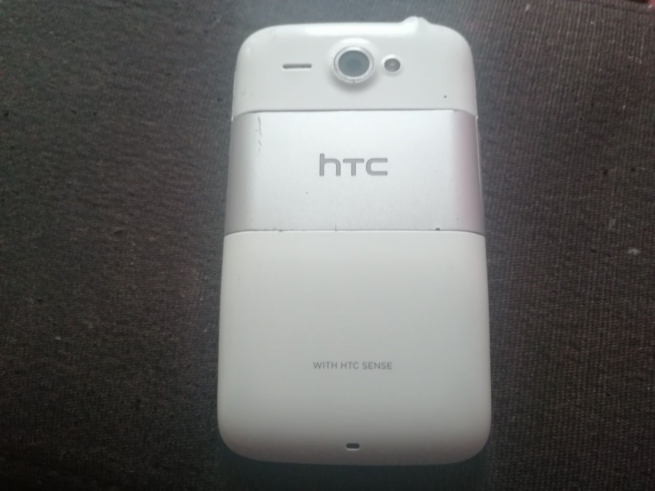 Продавам телефон HTC