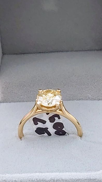Vând inel cu diamant natural mare de 2 carate cu certificat.