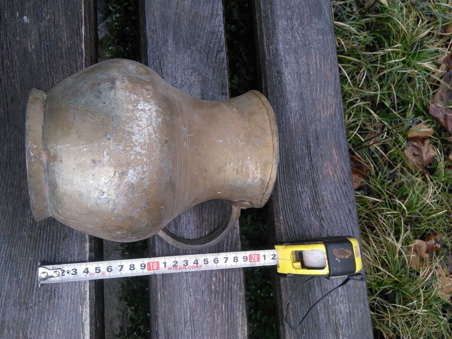 Медна кана с бронзова дръжка