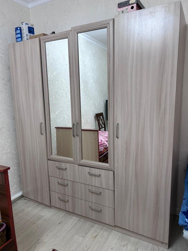Шкаф для одежды.