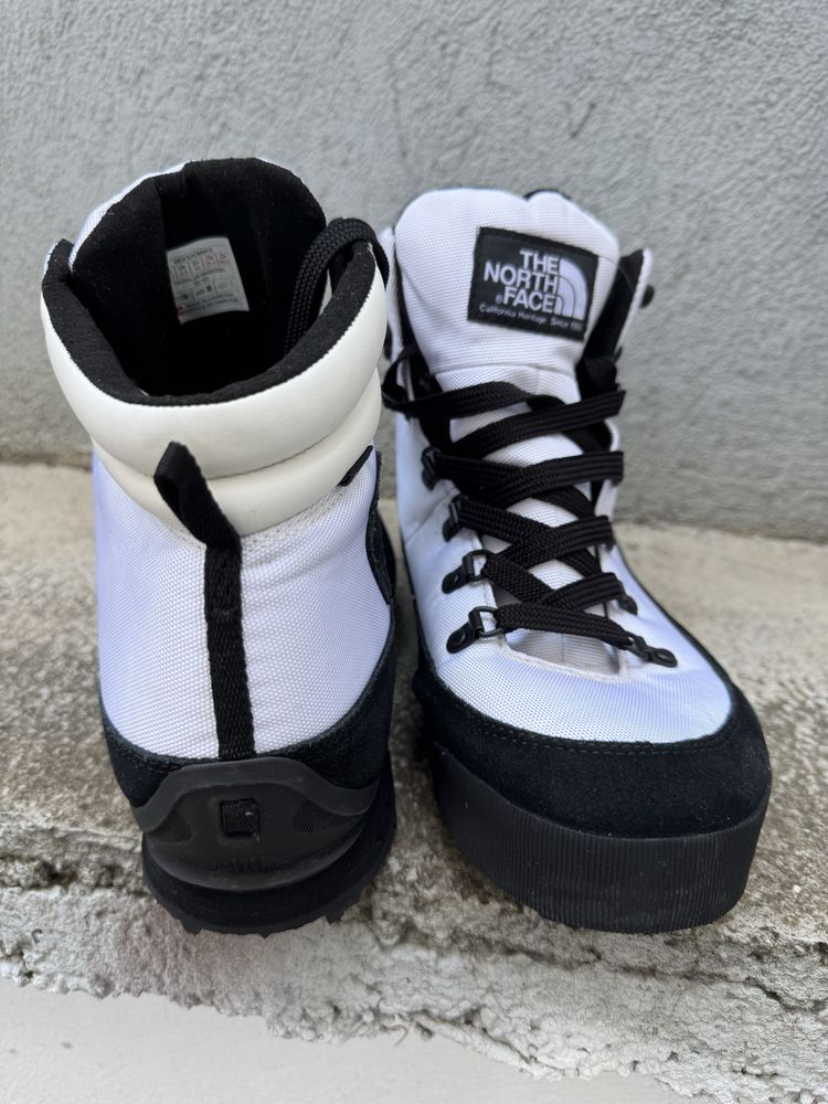 Обувки The North face
