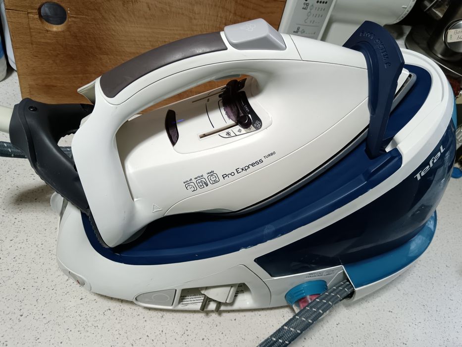 TEFAL pro expres turbo, 2200W, talpa antiderapanta, statie de calcat