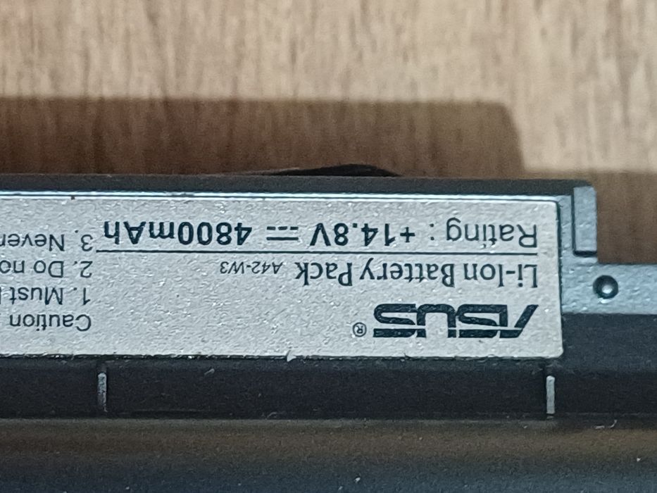 Baterie laptop Asus model A42-W3
Are celule noi schimbate
Chip-ul a fo