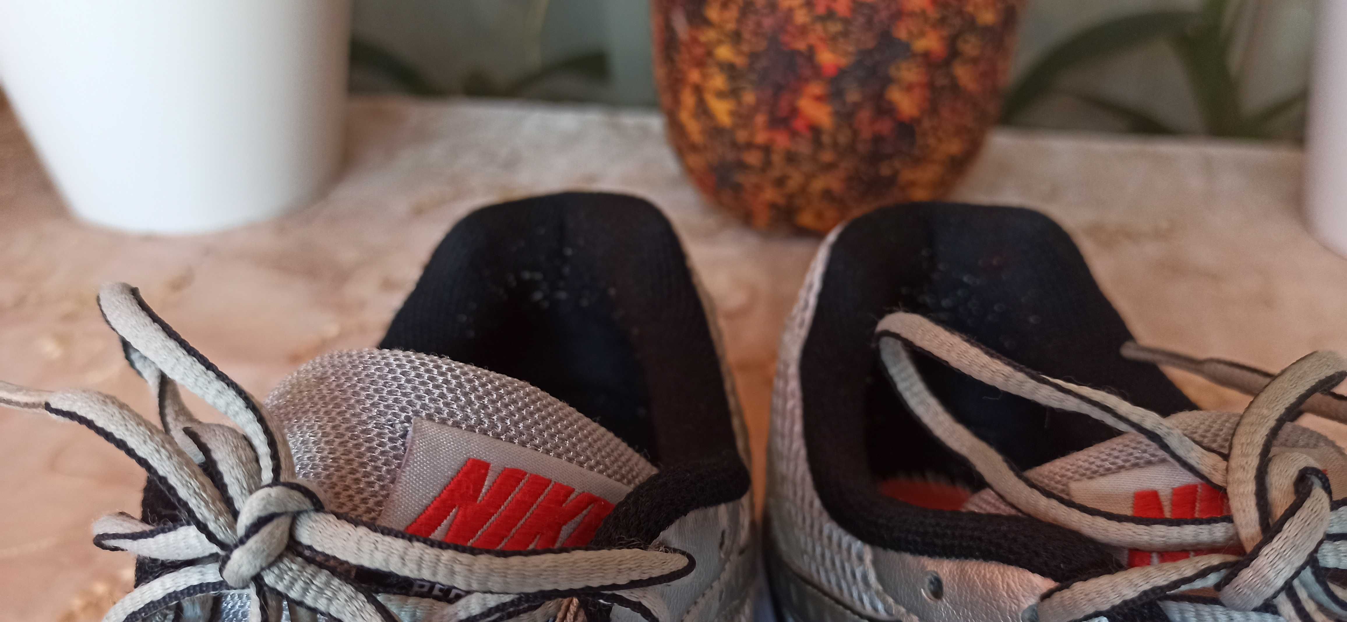 Nike №45,5 -35 лв, Quechua №42 -40лв, волейболни Mizuno № 43-40 лв