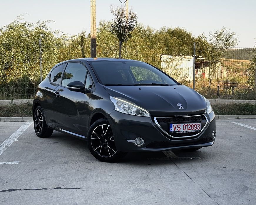 Peugeot 208 2013/1.2 FULL OPTION/Recent adus!!