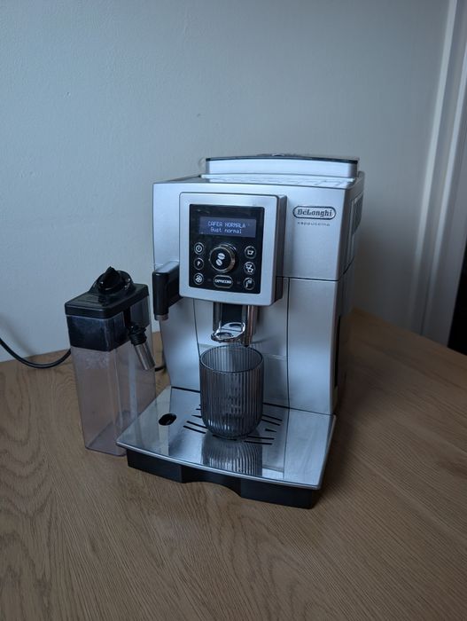 Vând expresor cafea DeLonghi Cappuccino impecabil