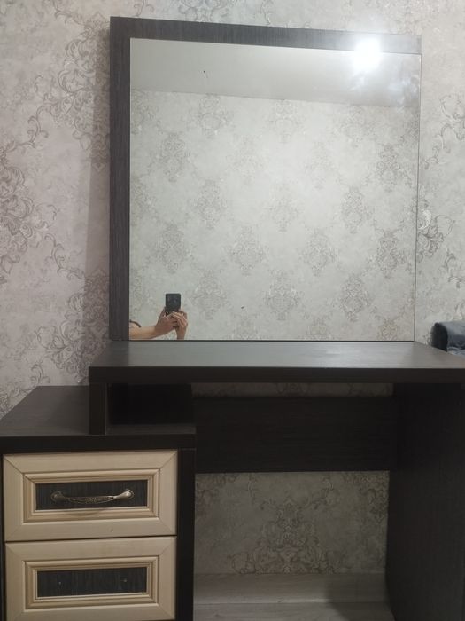 Продам комод зеркалом