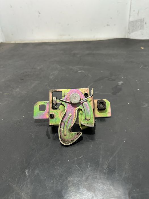 Broasca incuietoare capota Volkswagen Vw Sharan 2001-2007 | 7M0823509