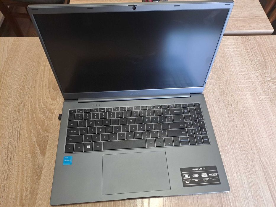 Noutbook aser sotiladi