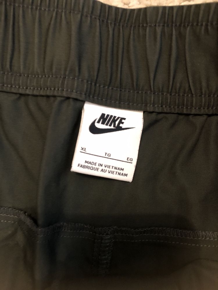 Спортен панталон NIKE
