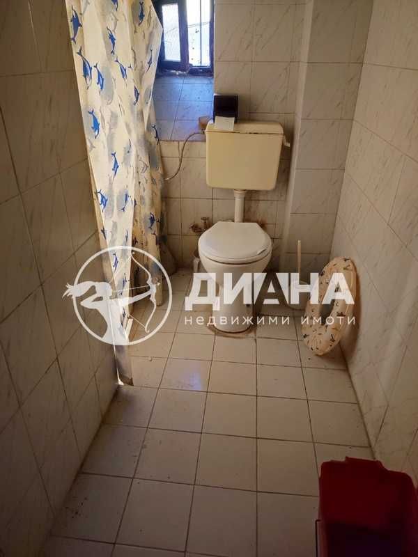 Сутеренен етаж от къща в идеалния център на Пловдив, до ПГО Ана Май