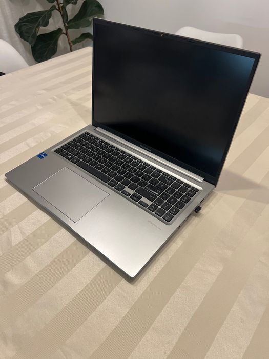 ASUS Vivobook 16 X1605ZA 16” Laptop - Intel Core i7, 512 GB SSD