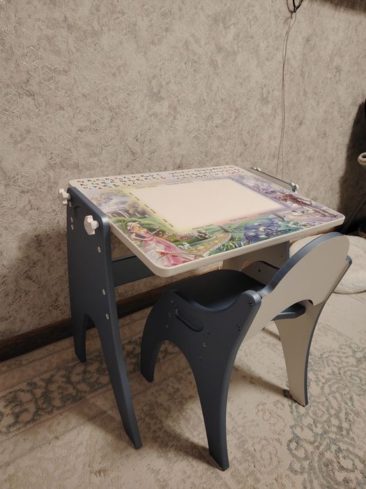 Продам детский столик