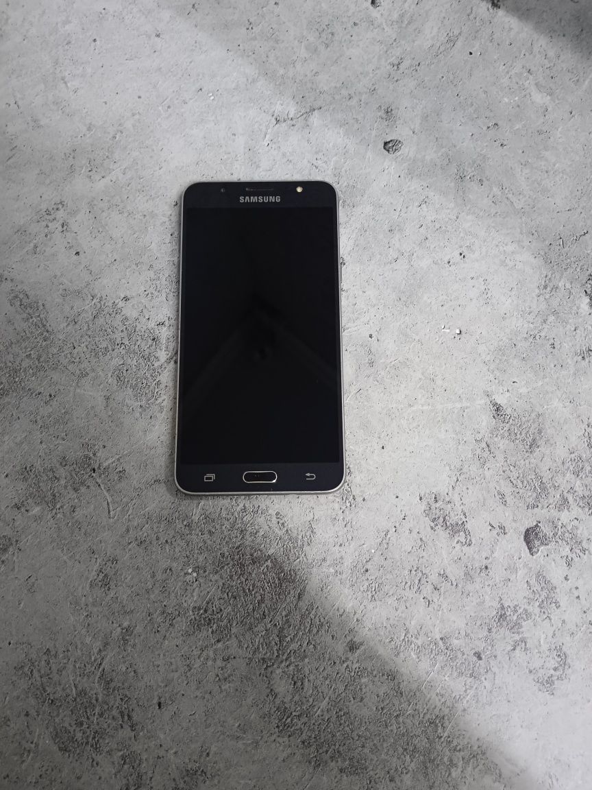 Продам Samsung Galaxy J7(Ушарал) Лот 379472
