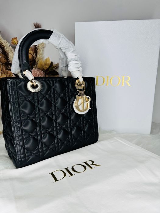 Geanta Lady Dior Medium piele naturala 100%, prezentare completa