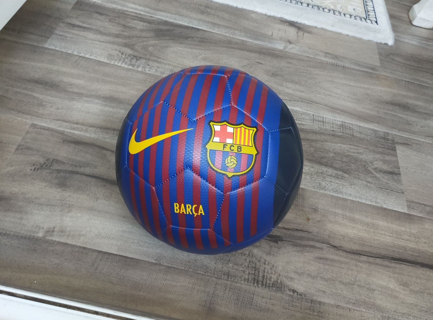 Продам Футбольный Мяч Барселона в Замечательном состоянии