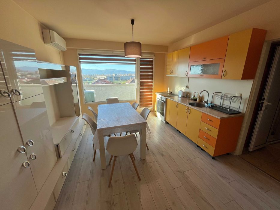 Продава се 3-стаен апартамент в ж.к. Изток, ул. Илинден