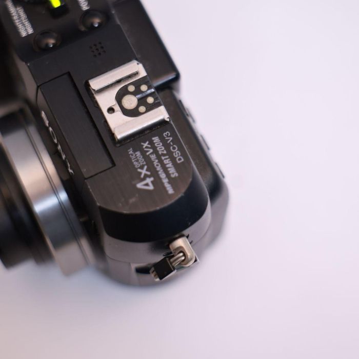 Sony Cyber-shot DSC-V3 Digital Camera