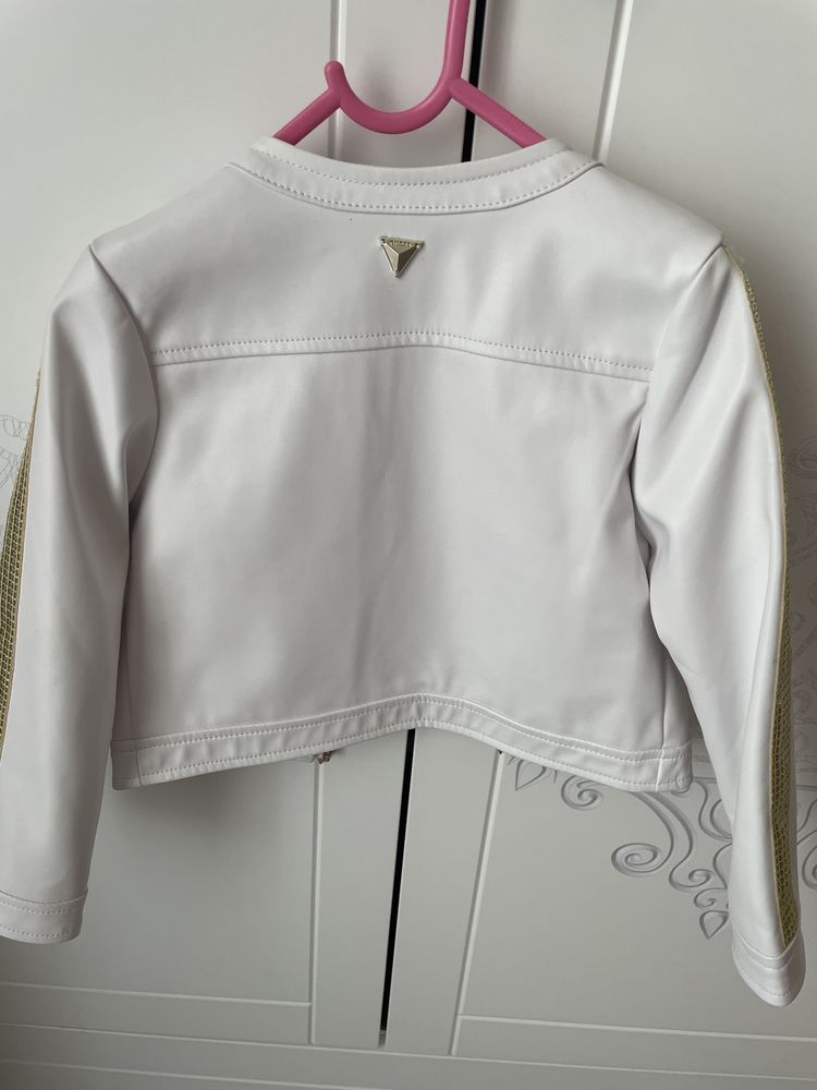 Продавам детско яке Guess 4