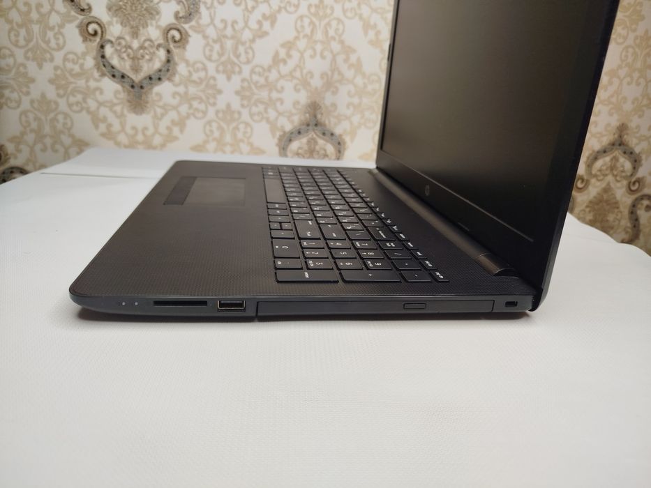 Продается ноутбук HP Laptop 15, Core i3, 8/256SSD как новый