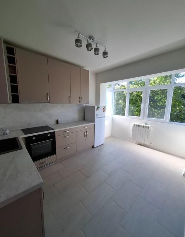Дава се под наем Тристаен апартамент в София, Изток - 90 кв.м за 950 € - Снимка #1