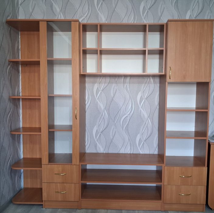 Продам стенку в зал